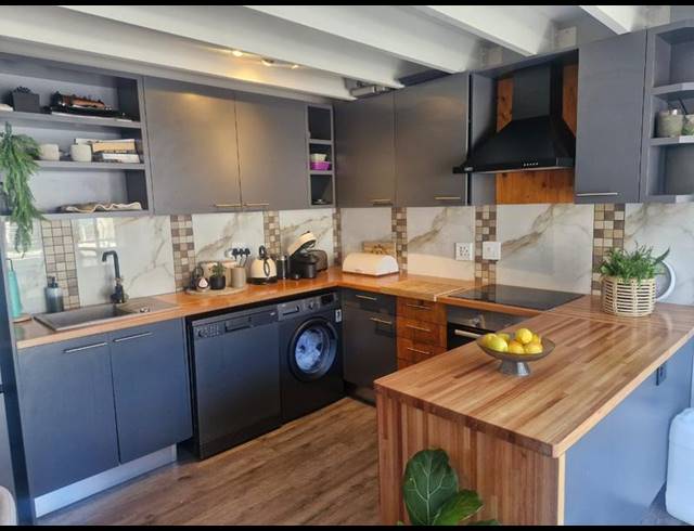 2 BEDROOM APARTMENT FOR SALE IN HOUT BAY CENTRAL